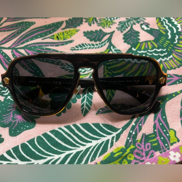 Versace Sunglasses 🕶️ LIKE NEW VERSACE SUNGLASSES VE2199 100281 BLACK/GOLD - Picture 4 of 6